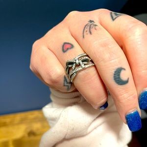 Pandora “retired/limited” bow ring! ✨